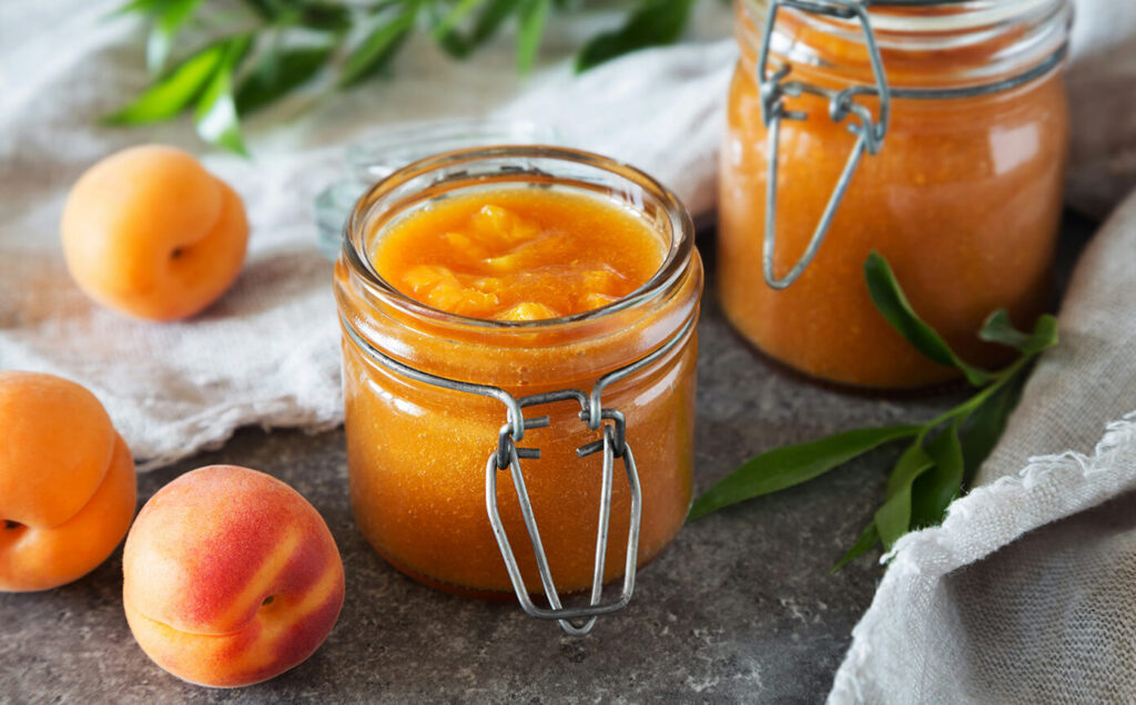 Персиковый конфитюр как иллюстрация кодового слова Confiture от Картье